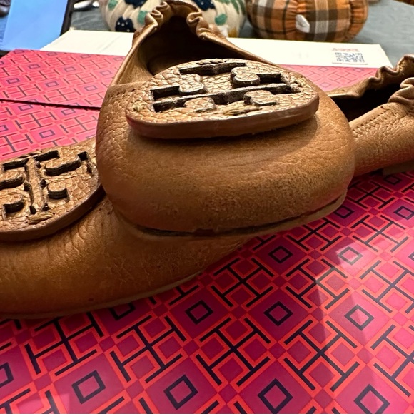 Tory Burch Cognac Leather Brown Reva Pebbled Flats - Picture 4 of 7